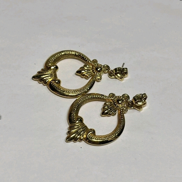 Elegant Gold Hoop Earrings - Picture 3 of 3